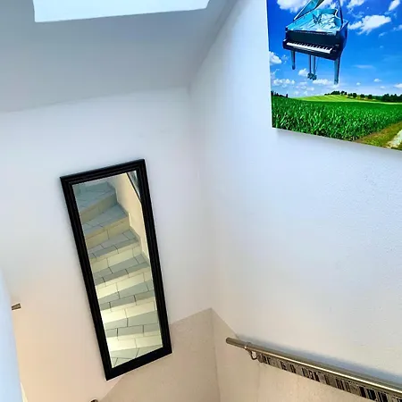 Mira Apartament Kissing